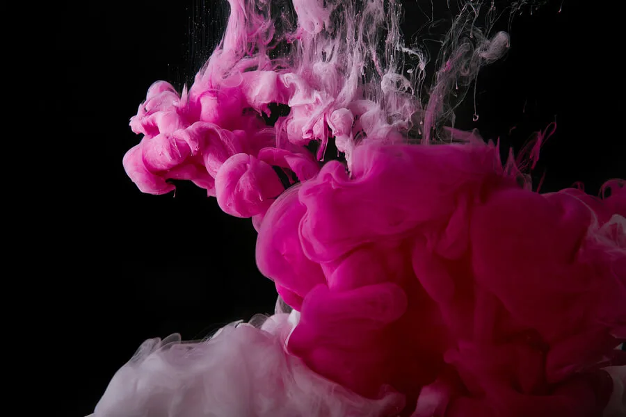 Puntuación seo de mi web - Movimiento artístico de tinta rosa en el agua